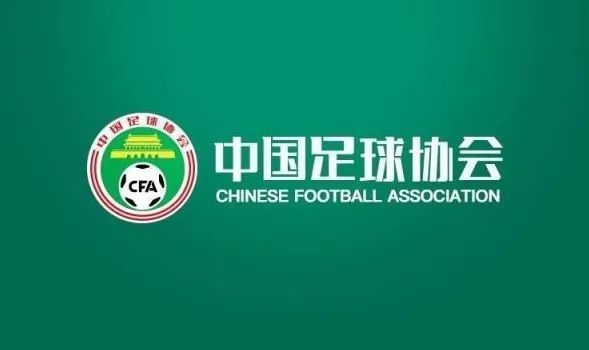 军营侧面有一条河，大家伙都是结伴去那里游泳。